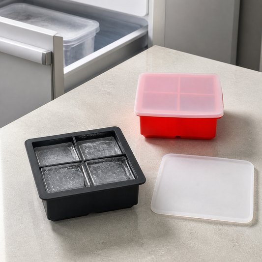 Cubetera de Silicona para 4 Cubos con Tapa en ambiente lifestyle