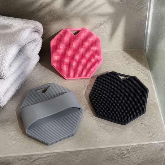 Cepillo Exfoliante Soft de Silicona en ambiente lifestyle