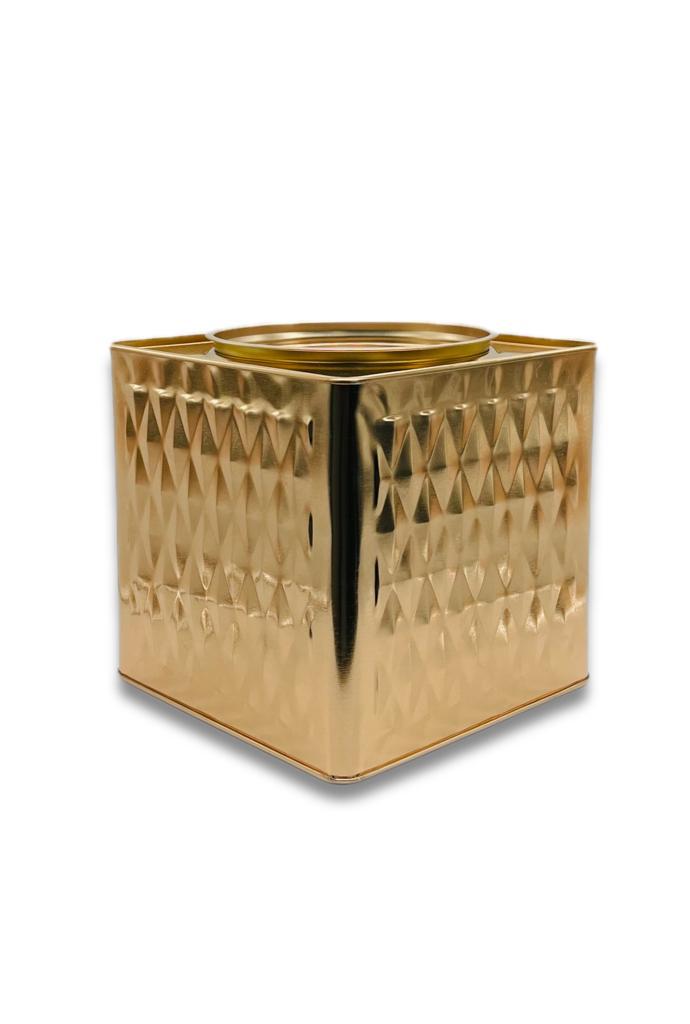 Lata cuadrada con relieve