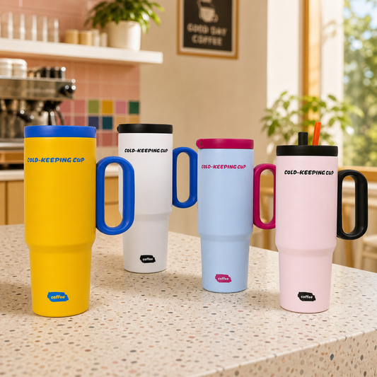 Cuatro vasos Macaron Ice-Cool 750 ml en una cafetería