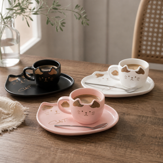 Set Taza Cerámica con Plato y Cuchara Cat 200 ml en ambiente lifestyle