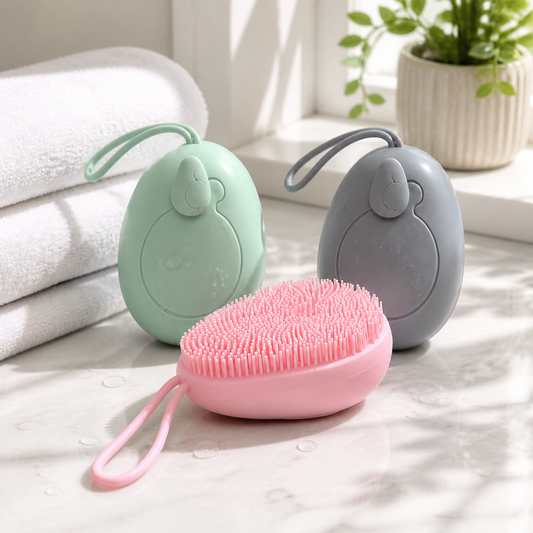 Cepillo Corporal de Silicona con Dispenser de Jabón en ambiente lifestyle