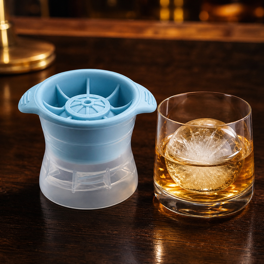Molde para Hielo Bola de Whisky 11 cm en ambiente lifestyle