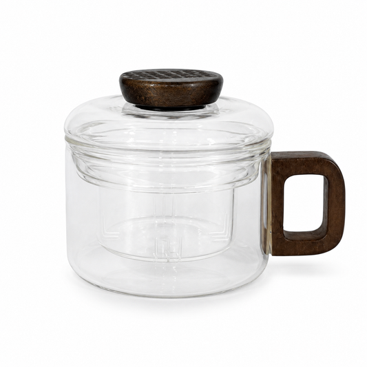 Taza con Infusor Transparente sobre fondo blanco